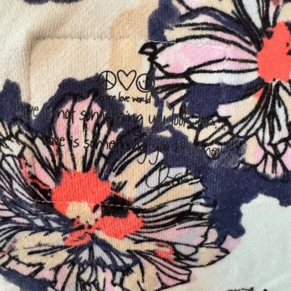 Gorgeous Sweatshirt by Peace World Love Size Medium - Picture 5 of 5